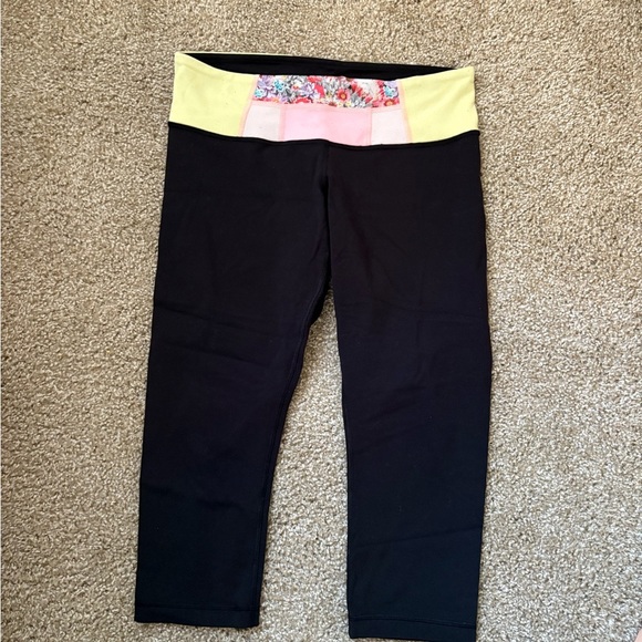 Lululemon Athletica 8 🍋😍Black Leggings with Vibrant Waistband - Picture 1 of 2